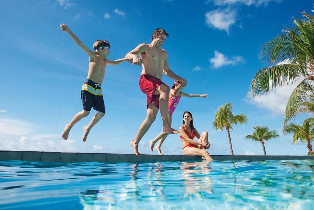 Куда поехать на море с детьми в ноябре